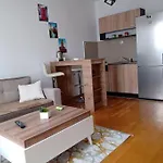 Tiffany In アパート